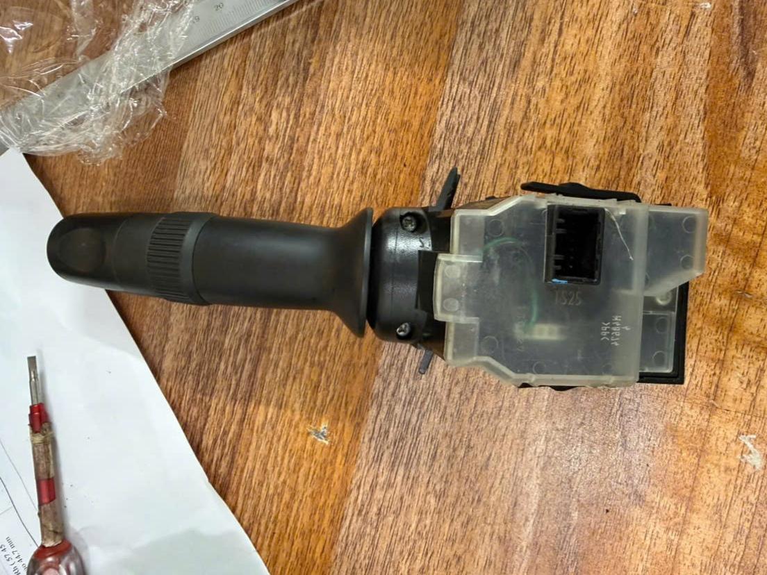 Công tắc gạt mưa trước và sau dùng cho xe CRV (CR-V) 35256T0AA11 35256-T0A-A11