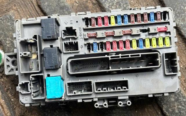 38200ta0Y11 Ta0-Y112  Hộp cầu chì trong táp lô  Honda Accord 2008-2010 2.4 Cp2 38200-ta0-Y11 