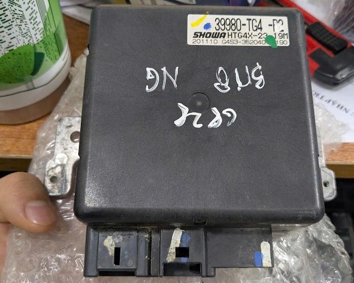 Hộp điều khiển EPS trong táp lô, hộp trợ lực thước lái Honda Brio hàng bãi