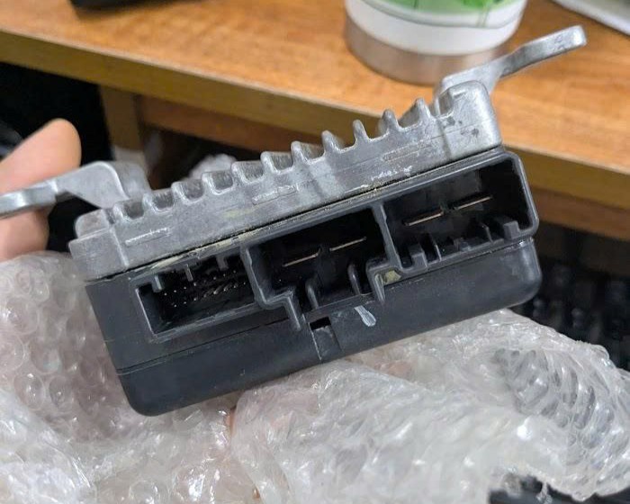 Hộp điều khiển EPS trong táp lô, hộp trợ lực thước lái Honda Brio hàng bãi