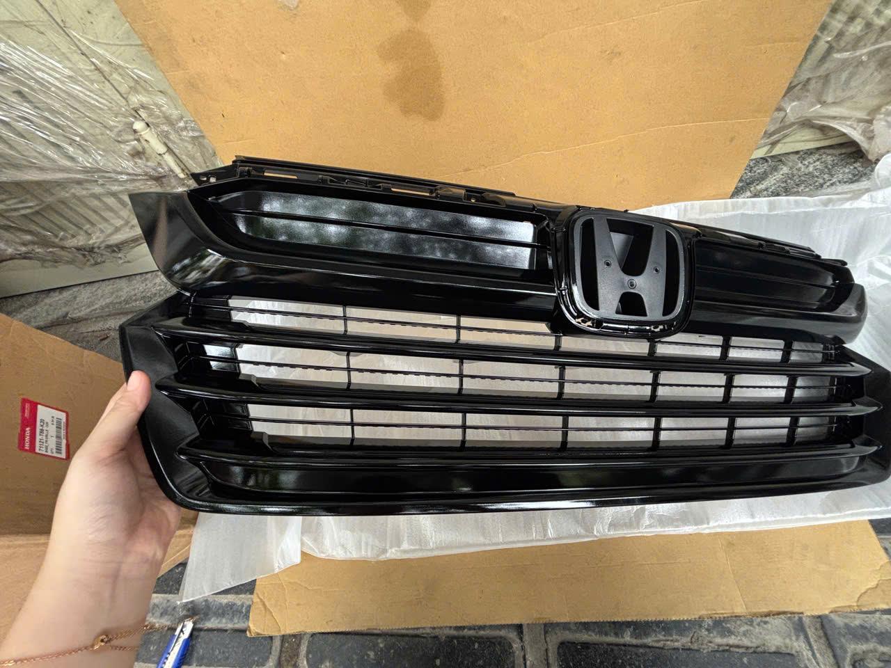 Mặt ca lăng xe Honda BRV