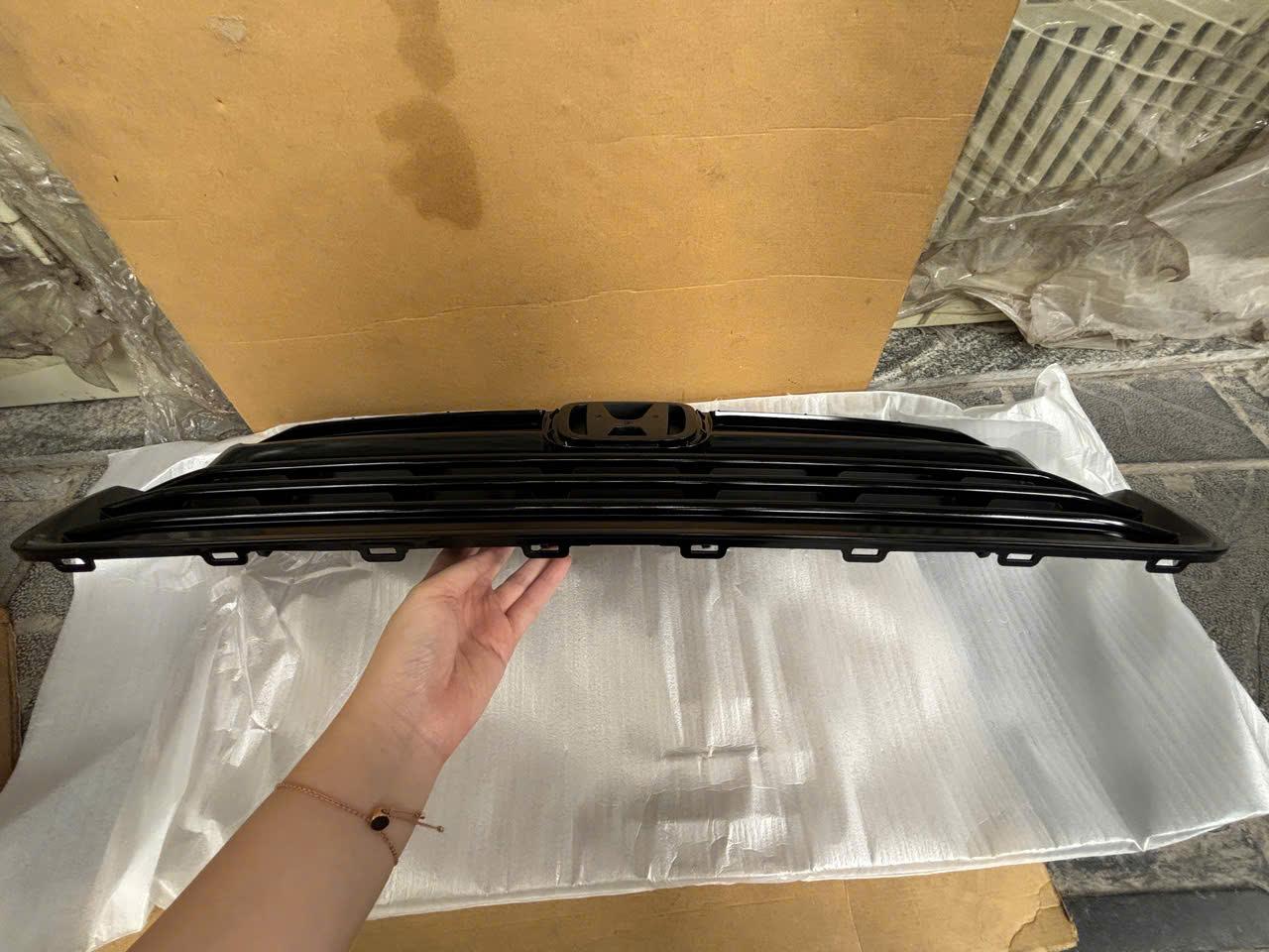 Mặt ca lăng xe Honda BRV