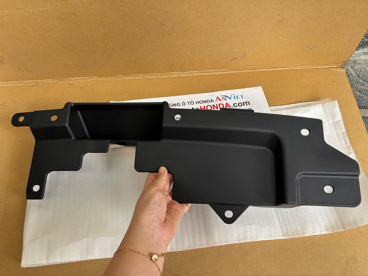 Nhựa che trên mặt ca lăng, nhựa che dàn nóng két nước xe Honda BRV