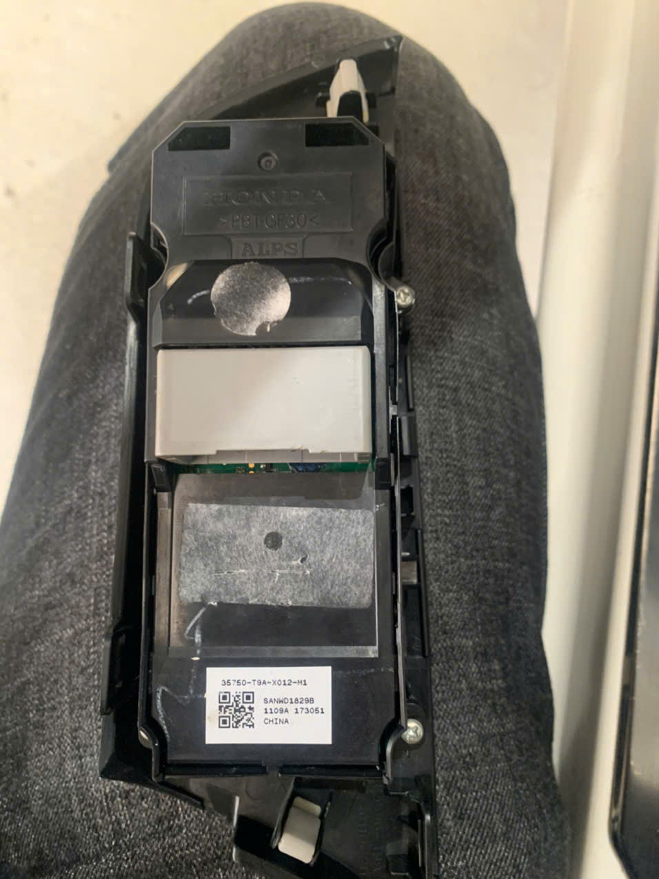 35750T9AX01 Công tắc lên xuống kính cửa trước Lh Tổng  City 1.5 2014-2020 - Công tắc lên xuống kính cửa city 35750-T9A-X01 