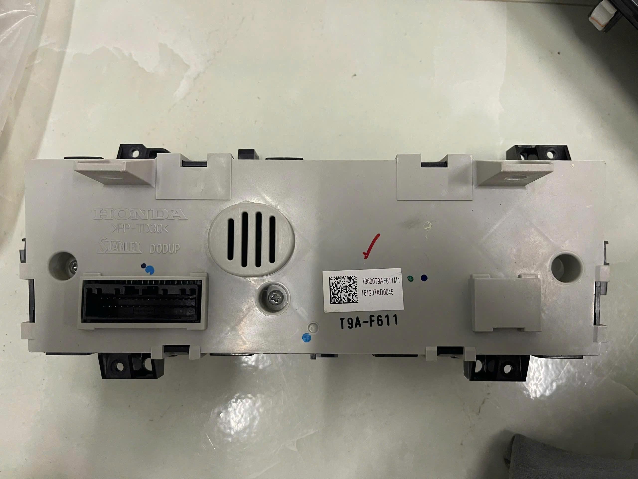 Cụm công tắc điều khiển điều hòa trên táp lô Honda city 2014- 2020  79600-T9A-F611M1 79602T9AF61 79602-T9A-F61 79600T9AF611M1