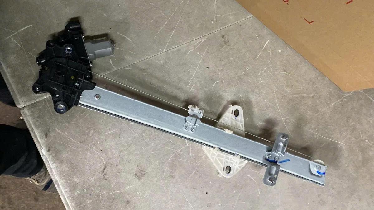 Compa lên xuống kính và mô tơ lên xuống kính cửa trước và sau Xe Honda City 2021-2026 bên trái Lh , bên tài, bên phải Rh bên Lơ 72210T00P01 72250T00P01 72710T00T01 72750T00T01 72210-T00-P01 72250-T00-P01 72710-T00-T01 72750-T00-T01 