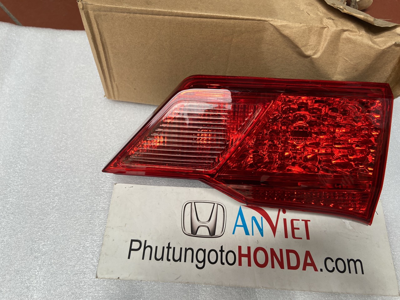 Đèn hậu miếng trong trên cốp xe Honda City 2014-2020 hàng thanh lý