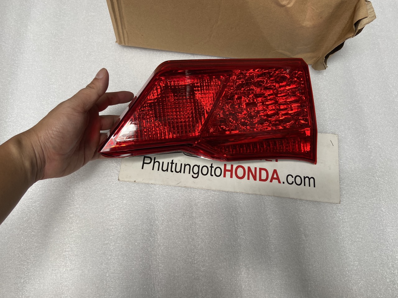 Đèn hậu miếng trong trên cốp xe Honda City 2014-2020 hàng thanh lý