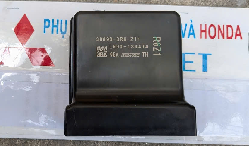 Hộp điều khiển- rơ le trong khoang cabin taplo Honda city 2021-2026  38890-3R6-Z11 L593-147490 R6Z1 388903R6Z11 MANAGEMENT UNIT, INTEGRATED 