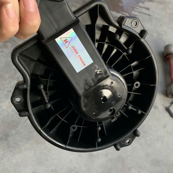 Mô tơ và cánh quạt dàn lạnh lồng sóc trong táp lô Honda City 1.5 2014-2020