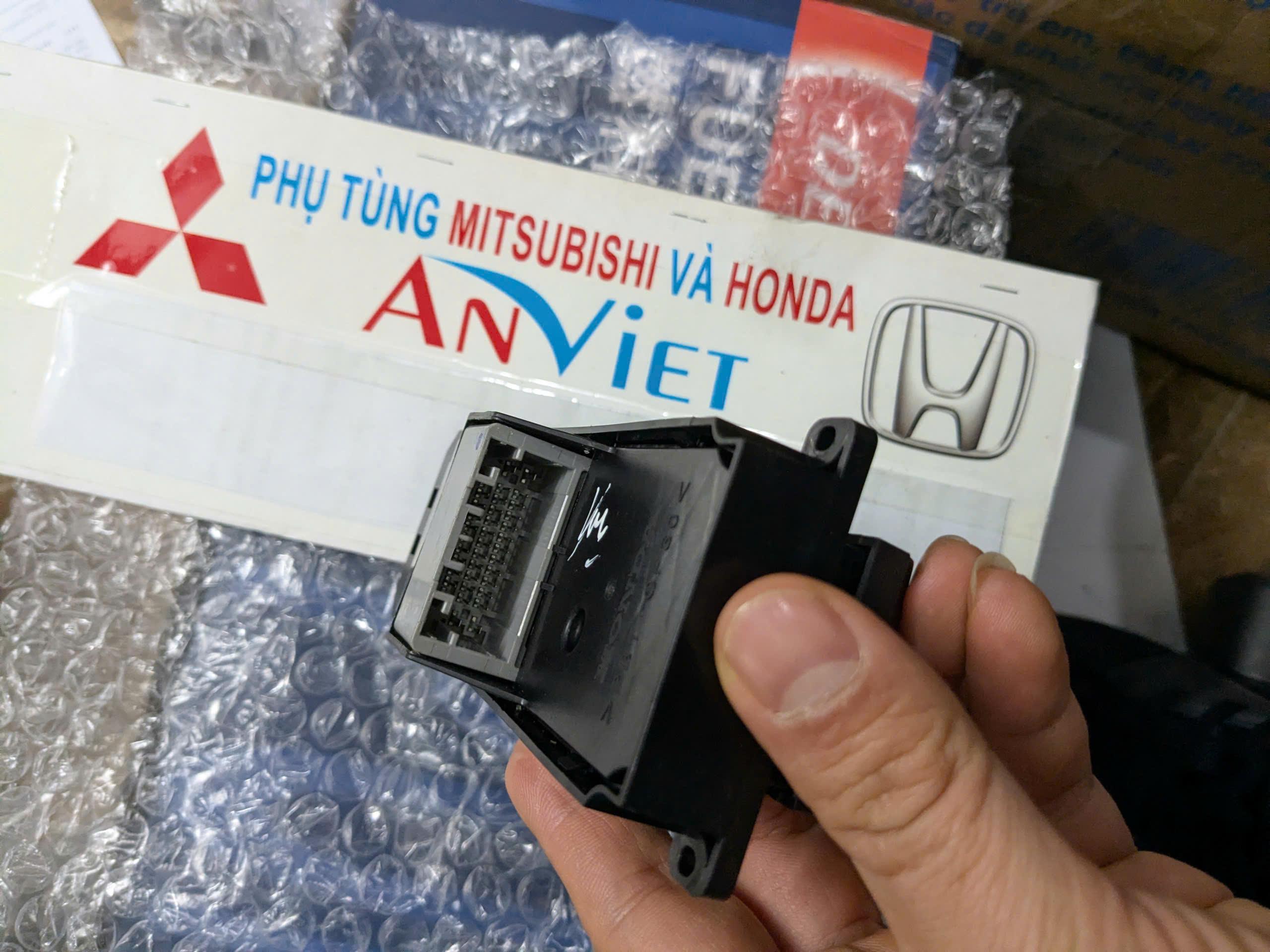 Công tắc lên xuống kính cửa Civic 2016-2021 Civic 2022 -2024 , Crv 2018 2021 trước Lh 35750TEAF02