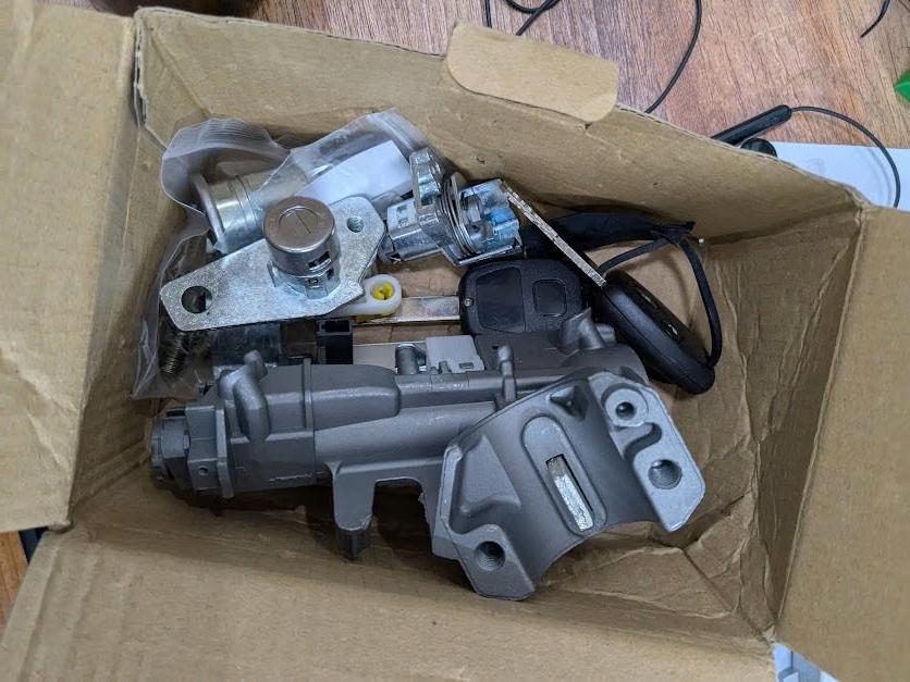 Cụm ổ khóa chìa vô lăng khởi động đề tiếp điểm ổ khóa đề 3 ổ khóa cửa và cốp  2 chìa   Civic 1.8 2006-2011  Civic 2.0 2006-2011