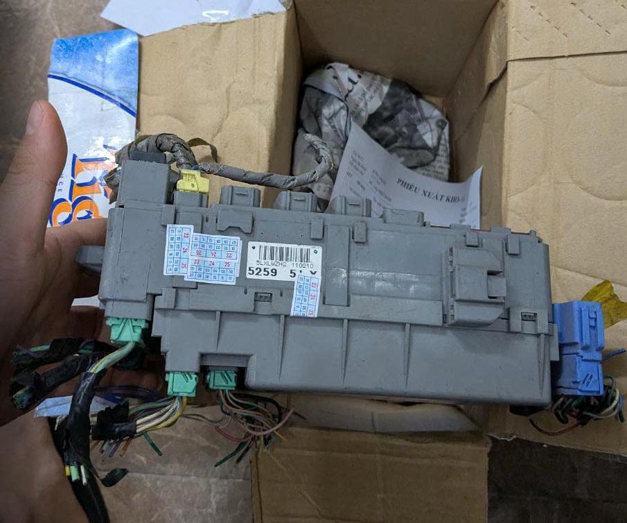 Hộp cầu chì trong táp lô Honda Civic 1.8 2.0 2006-2011 hàng bãi
