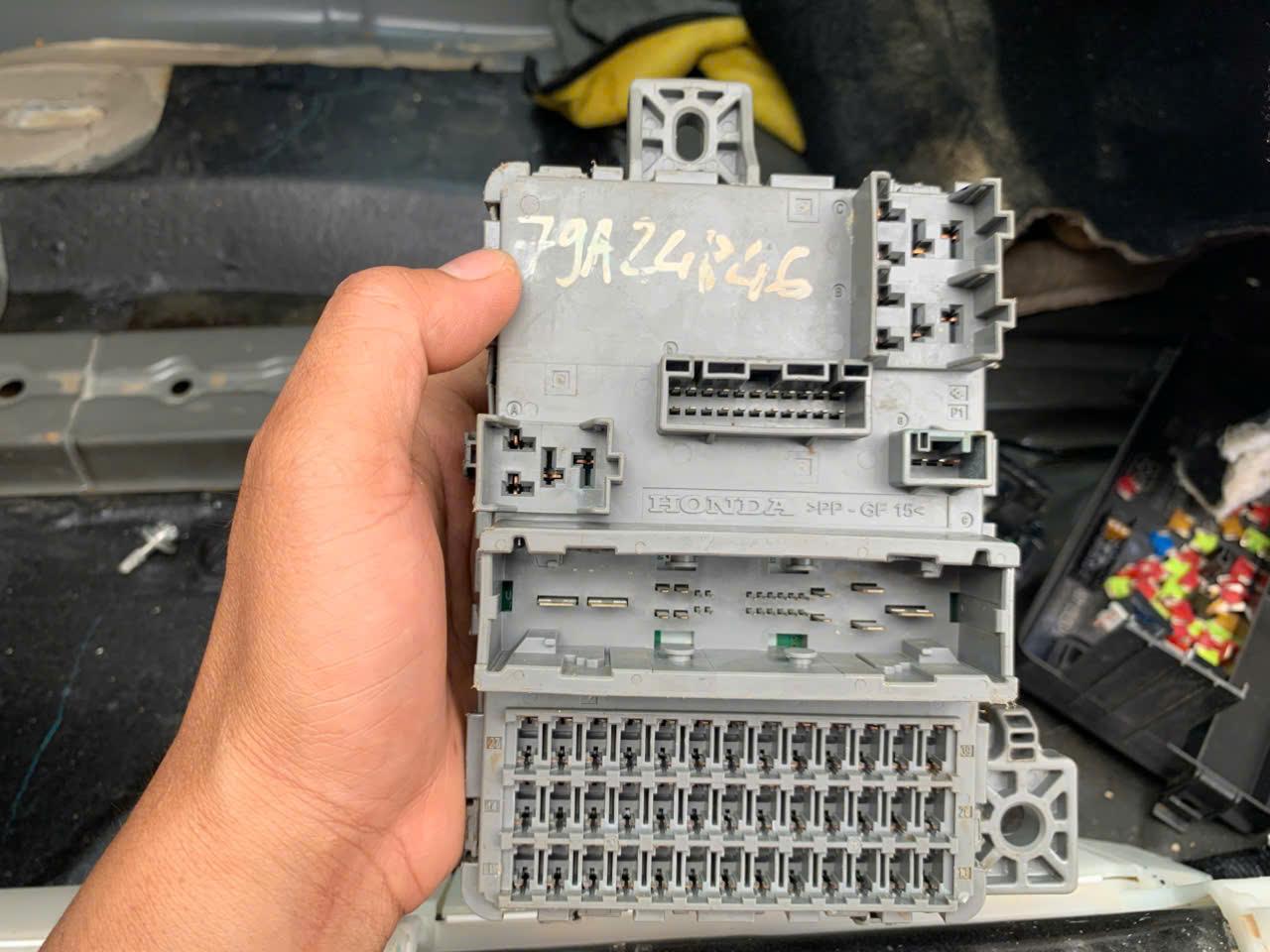 Hộp cầu chì trong táp lô Honda Civic 2016-2020 1.5 1.8 hàng bãi