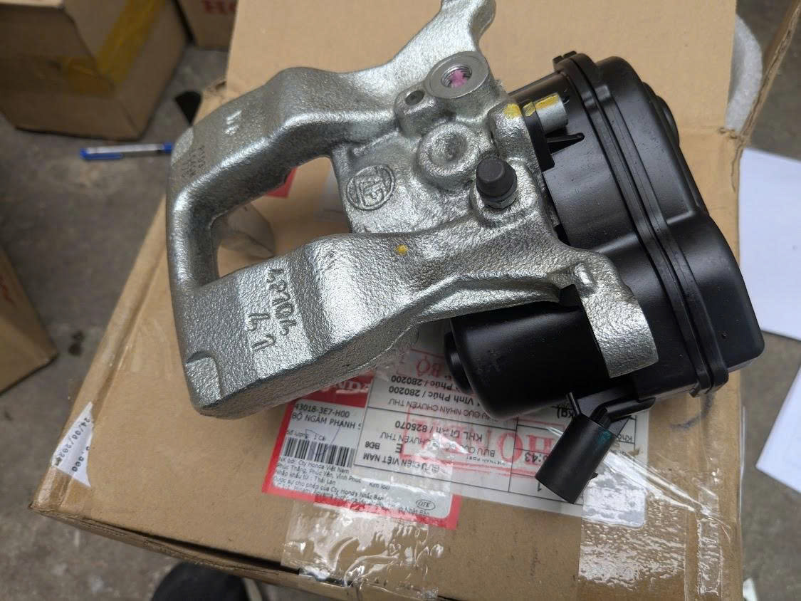 Cụm xy lanh và mô tơ điện phanh  sau Xe Honda Crv 2024-2026 Cụm heo phanh Cr-V 430183E7H00 430173E7H00 43018TMCT02 43019TMCT02 43018-3E7-H00 43017-3E7-H00 43018-TMC-T02 43019-TMC-T02 