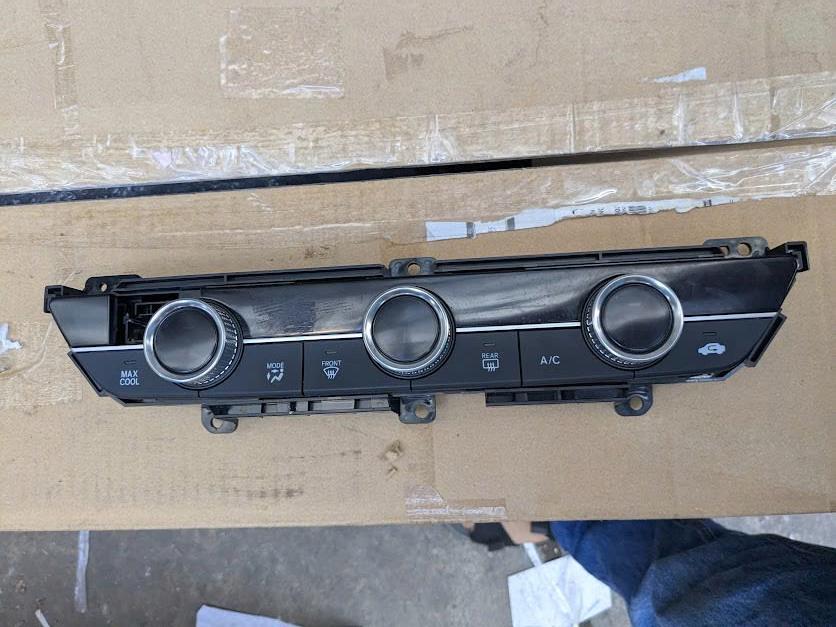 796103C0P41ZA 79610-3C0-P41ZA   công tắc điều khiển chỉnh điều hòa trên táp lô  Crv 1.5 2024 - 2025 - bản 1 cầu và bản 2 cầu Rs3 Rs4