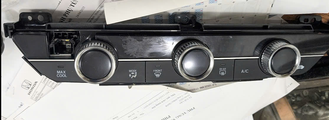 796103C0P41ZA 79610-3C0-P41ZA   công tắc điều khiển chỉnh điều hòa trên táp lô  Crv 1.5 2024 - 2025 - bản 1 cầu và bản 2 cầu Rs3 Rs4