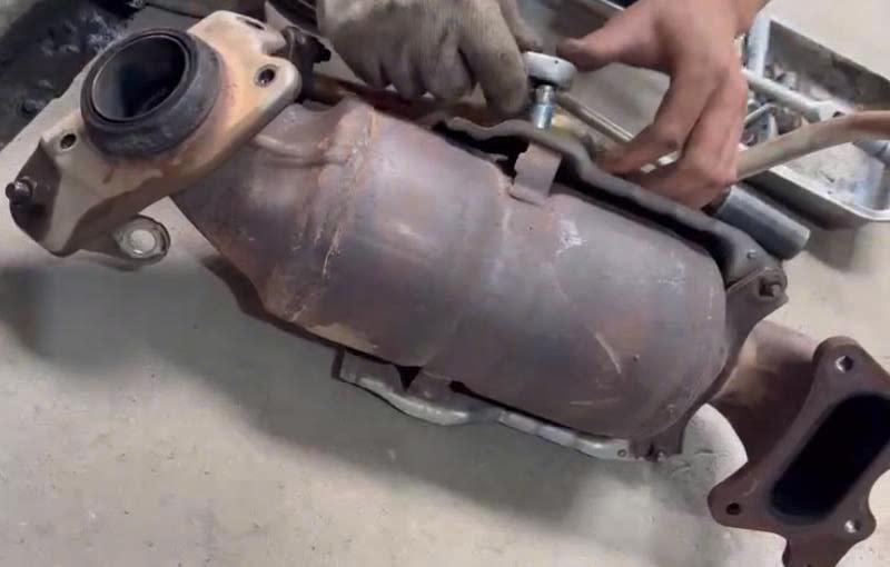 Bầu Lọc chuyển đổi khí thải- xả  Crv 2.0 2013-2015 2017 Bầu than hoạt tính Cr-V 2.0  18160R6CH00 18160-R6C-H00