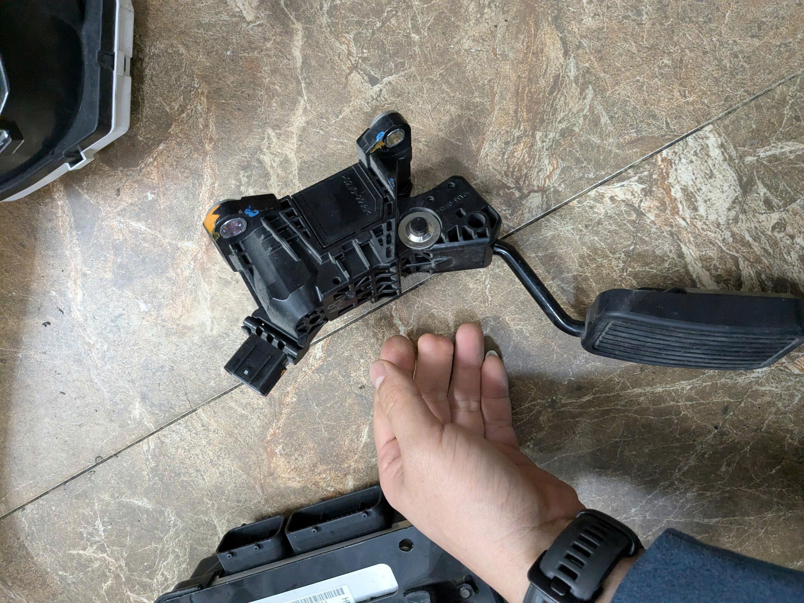 Bộ bàn đạp chân gas (gồm cảm biến) xe Honda Crv 2013-2017 hàng bãi