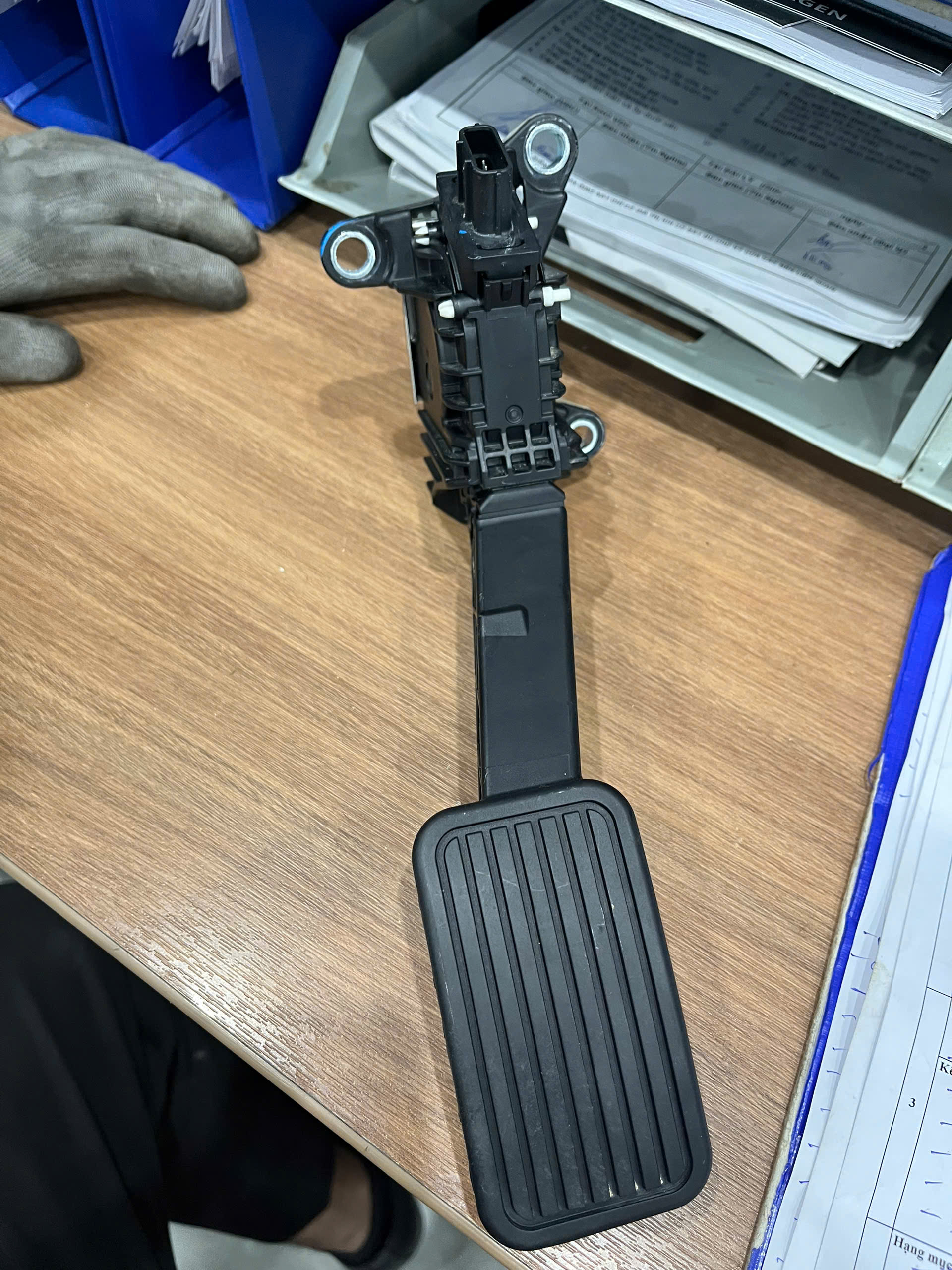 Bộ bàn đạp chân gas, điện gồm cảm biến chân gas xe Honda Crv hàng bãi