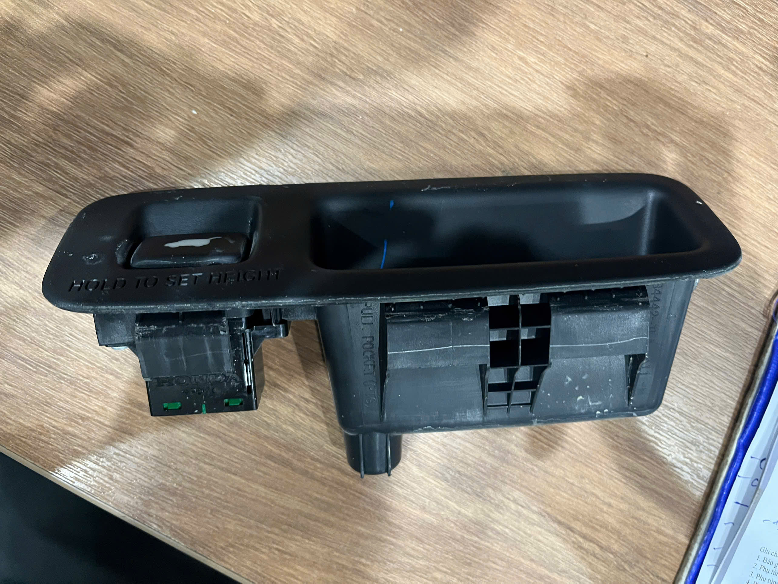 Công tắc đóng mở cánh cửa hậu, cốp sau xe Honda CRV hàng bãi