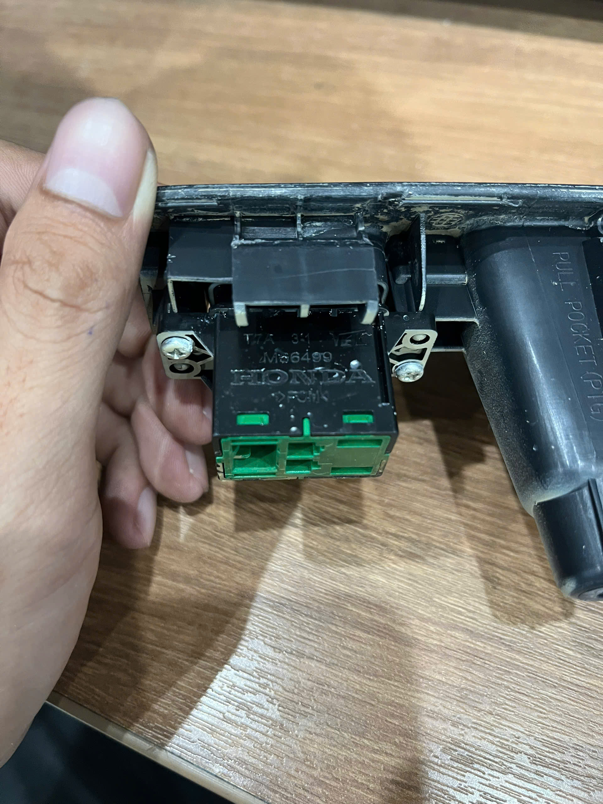 Công tắc đóng mở cánh cửa hậu, cốp sau xe Honda CRV hàng bãi