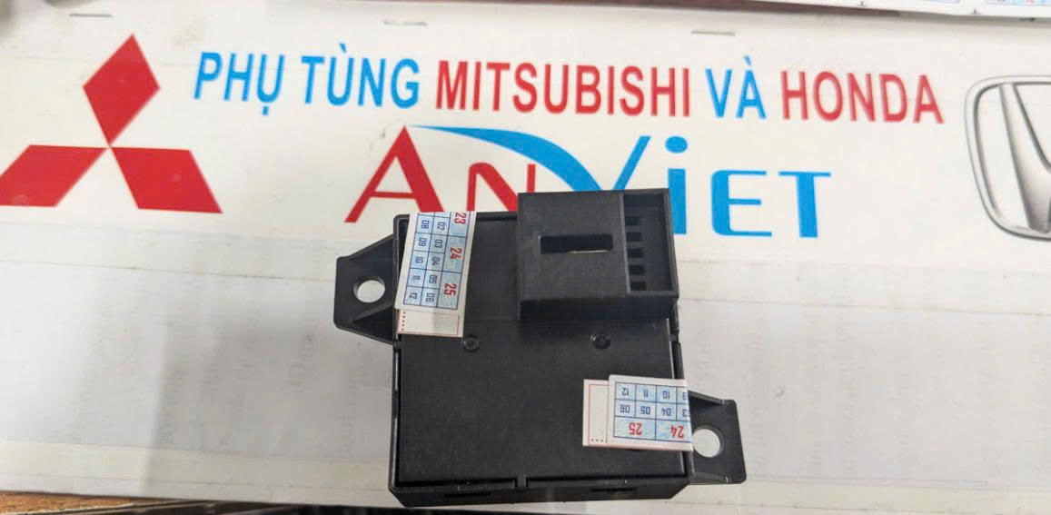 Công tắc chỉnh ghế 8 hướng xe Honda Crv  2018 - 2026 , Công tắc ghế C-rv 81652TLAA31ZA 81652-TLA-A31ZA 81652TLAA01ZA 81652TLAA51ZA 81652-TLA-A01ZA 81652-TLA-A51ZA 