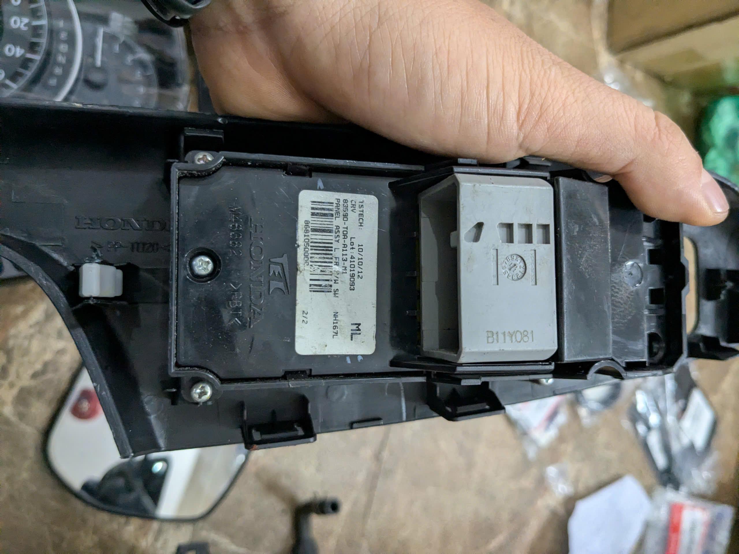 Công tắc lên xuống kính cửa trước Lh - tổng xe Honda Crv 2013-2017 hàng bãi