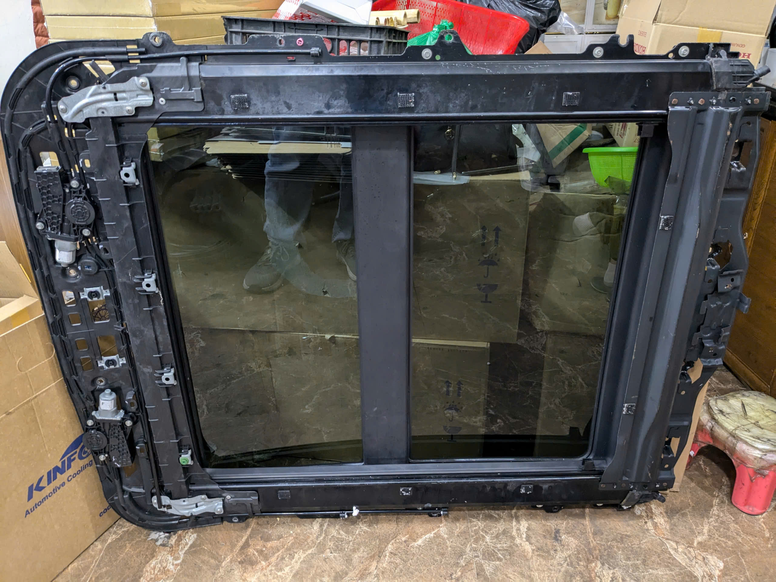 Cụm Khung xương ray + gioăng + Kính + Rèm+ cáp + mô tơ điều khiển chỉnh KÍnh cửa sổ trời Crv 2018 - 2022