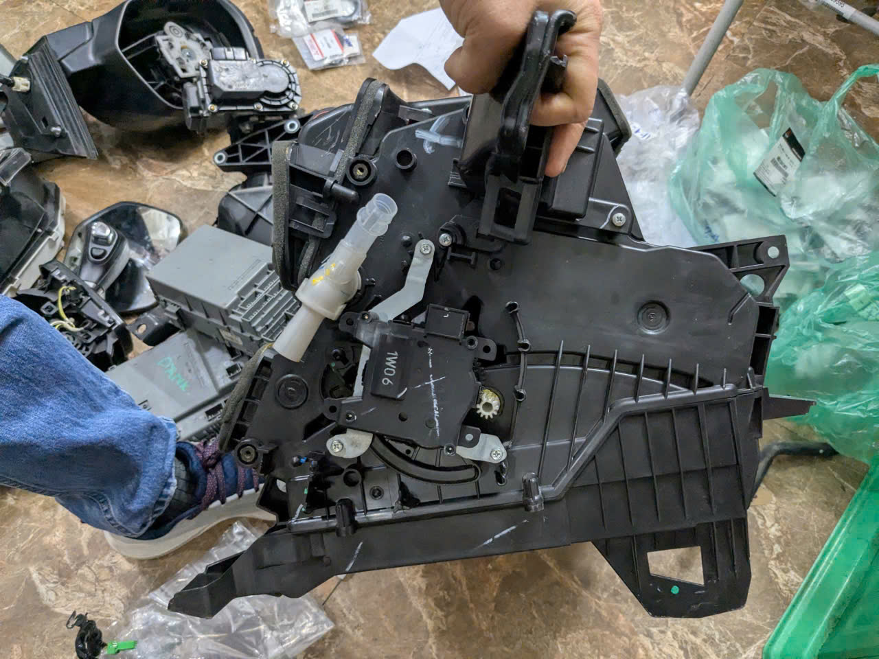 Cụm vỏ hộp đựng dàn lạnh và dàn sưởi trong táp lô xe Honda Crv 2.4 2.0 2013-2017 hàng bãi