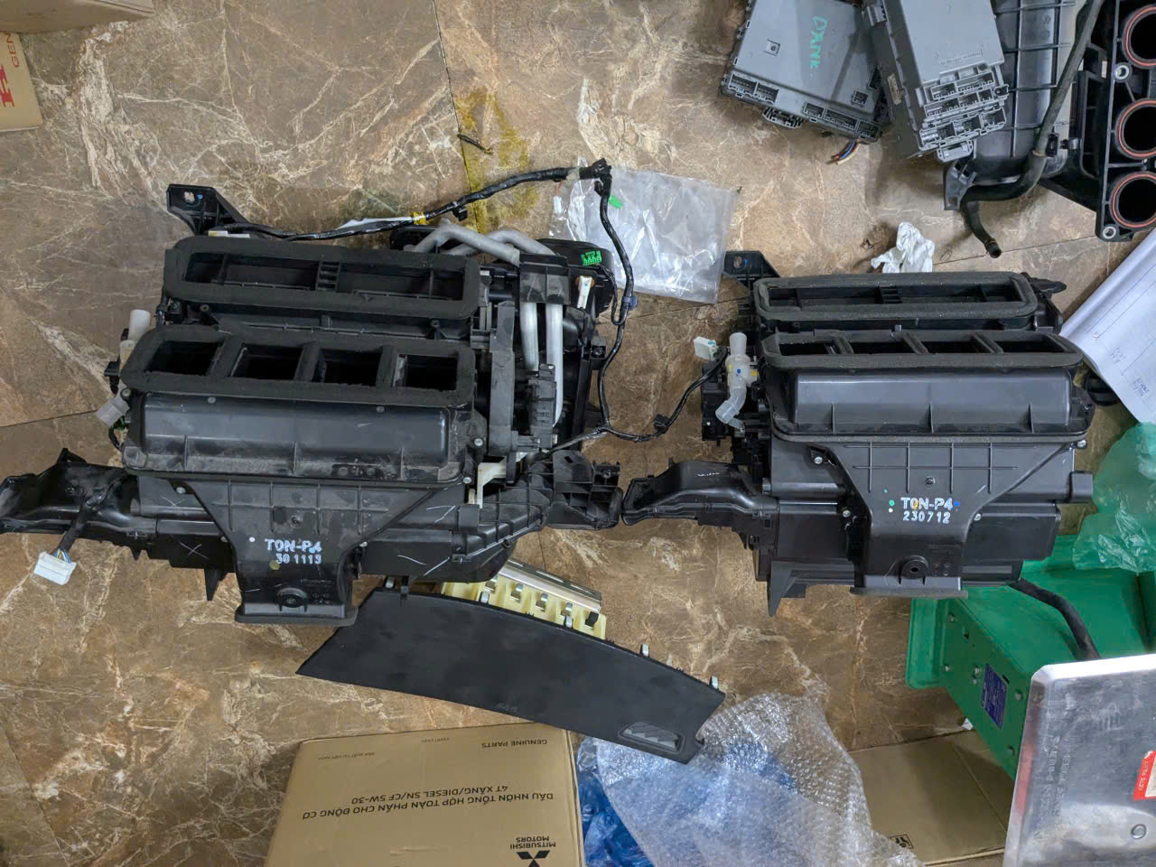 Cụm vỏ hộp đựng dàn lạnh và dàn sưởi trong táp lô xe Honda Crv 2.4 2.0 2013-2017 hàng bãi