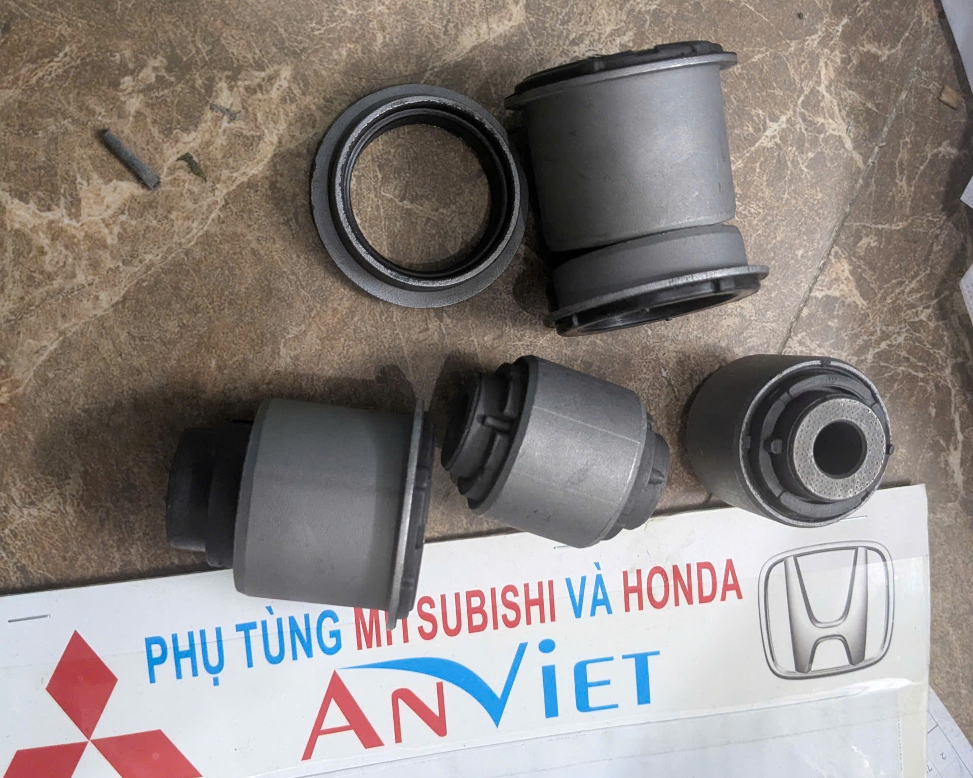 Cao su ắc Ngõng moay ơ sau  Crv 2007-2011 2.4 2.0 LH Rh  cao su ắc Ngõng Cr-V Re1 Re3