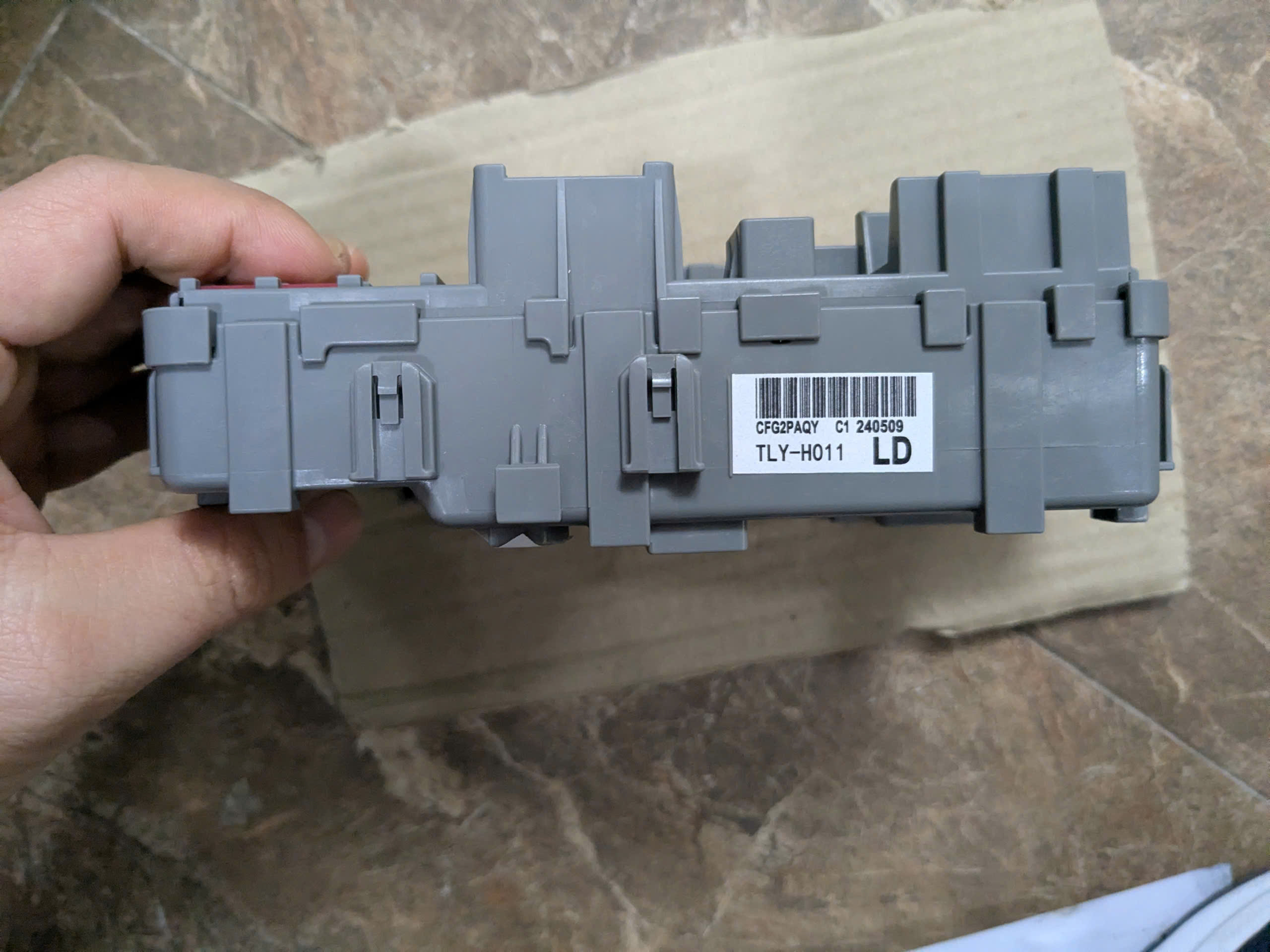 Hộp cầu chì trong táp lô Honda Crv 1.5 2018-2021 hàng bãi