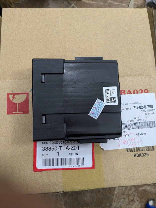 Hộp rơ le Crv 2018 - 2020 nằm ở khu vực hộp cầu chì  khoang động cơ Crv , Hộp TLA-Z011 38850TLAz01 38850-TLA-z01 