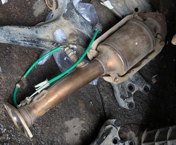 Ống- cổ- bầu Catalyst chuyển đổi khí thải- xả than hoạt tínhXe Honda City 2021-2026 , Honda Brv 2024-2026 1815062AT00 18150-62A-T00