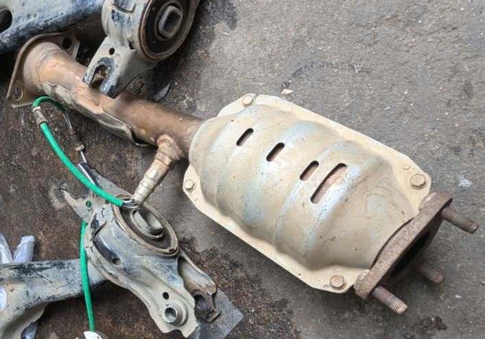 Ống- cổ- bầu Catalyst chuyển đổi khí thải- xả than hoạt tínhXe Honda City 2021-2026 , Honda Brv 2024-2026 1815062AT00 18150-62A-T00