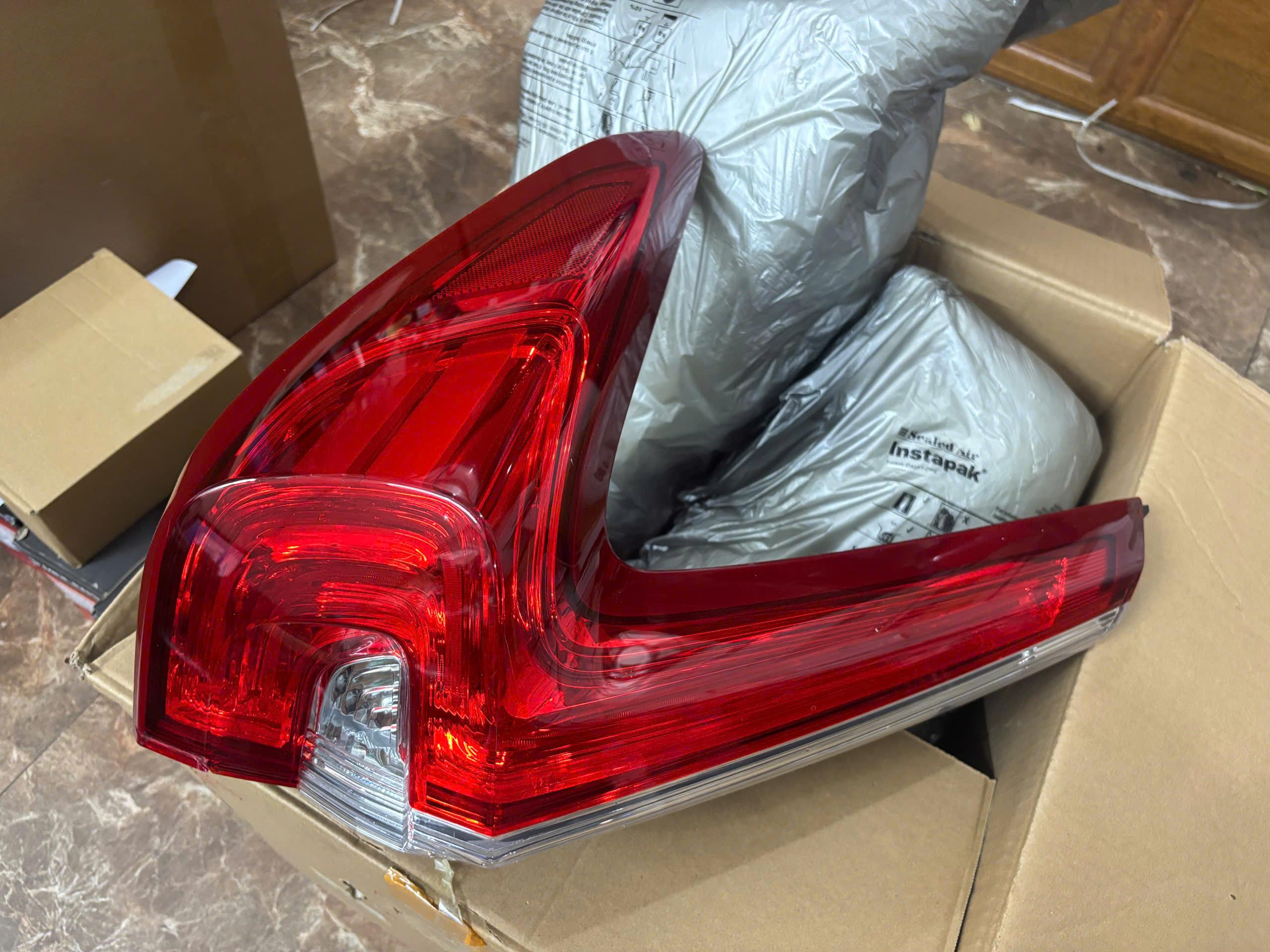 Thanh lý đèn hậu Honda CRV