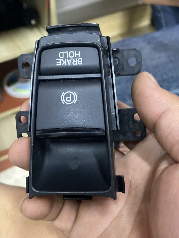Công tắc EPB và ấn điều khiển phanh tay, chỗ yên ngựa xe Honda HRV hàng bãi