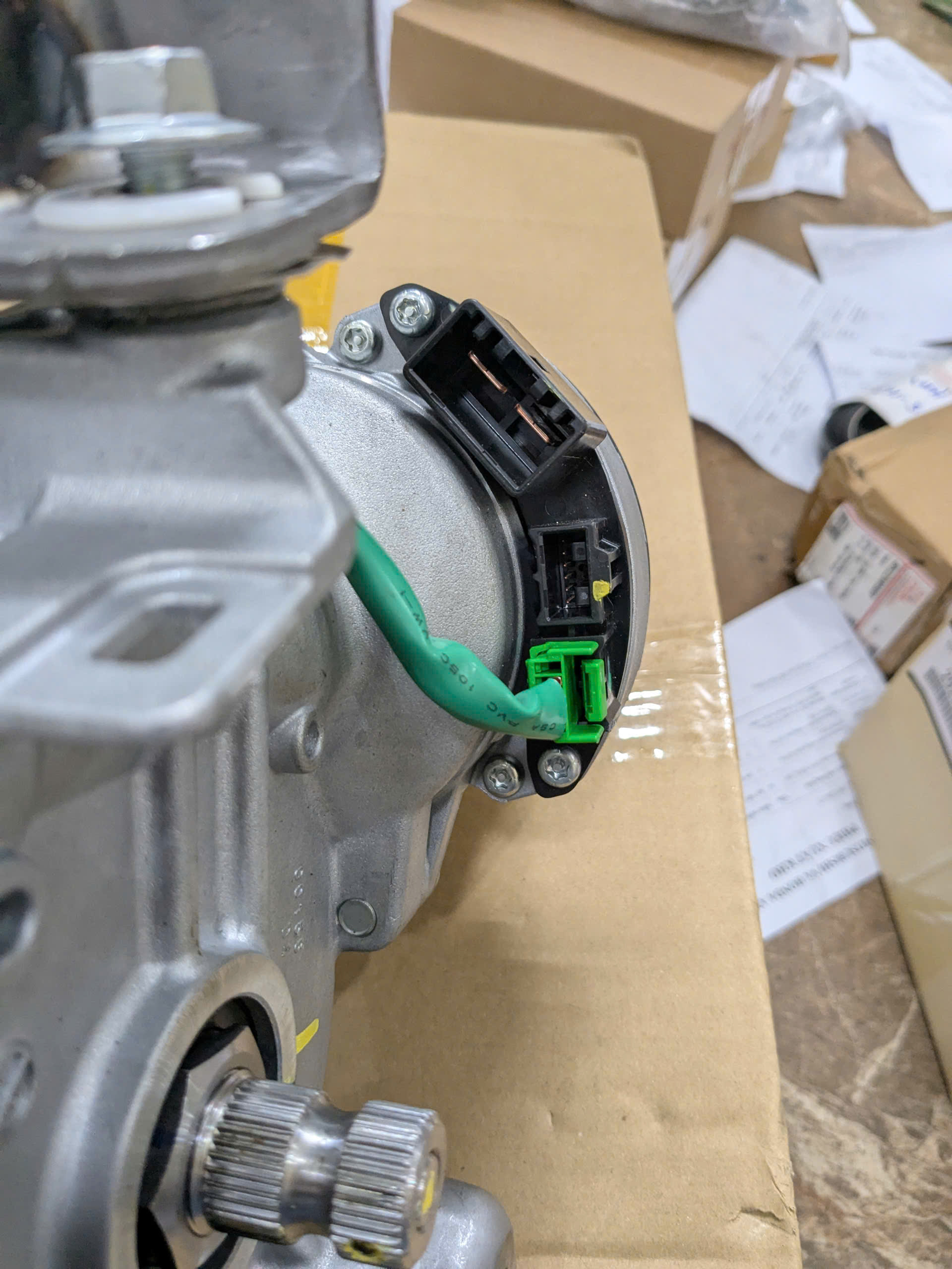 Cột lái, trục bắt vào vô lăng liền mô tơ trợ lực xe Honda HRV 2018 hàng bãi