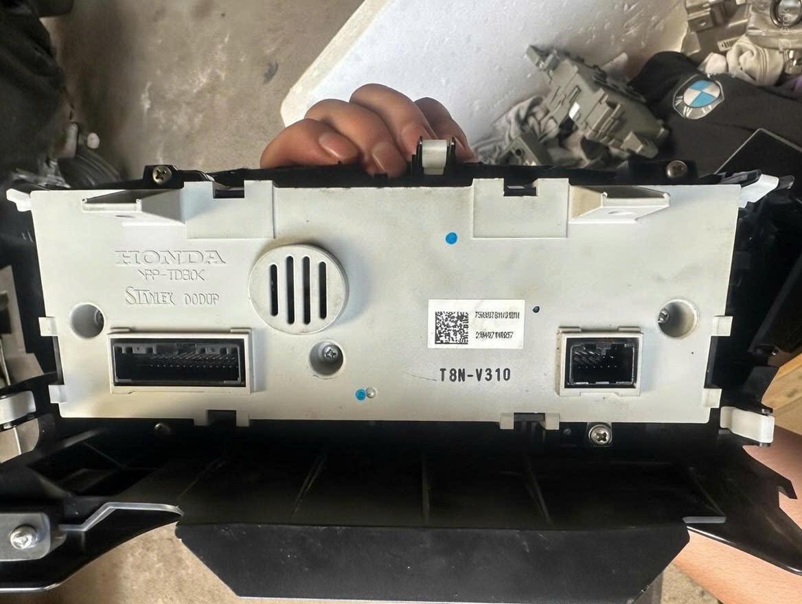 79602T8NV31 Cụm công tắc chỉnh điều khiển điều hòa Hrv 2018 2021 trên  táp lô- loại cảm ứng 79602-T8N-V31