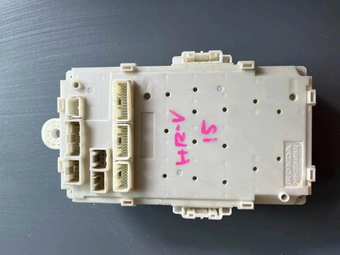 Hộp cầu chì trong xe Hrv 2018 - 2021  trong táp lô , hộp 7470-5703-0W 7370-1583-0W, Hộp cầu chì Honda Hrv  38200T0AB11 38200-T7A-UG1 