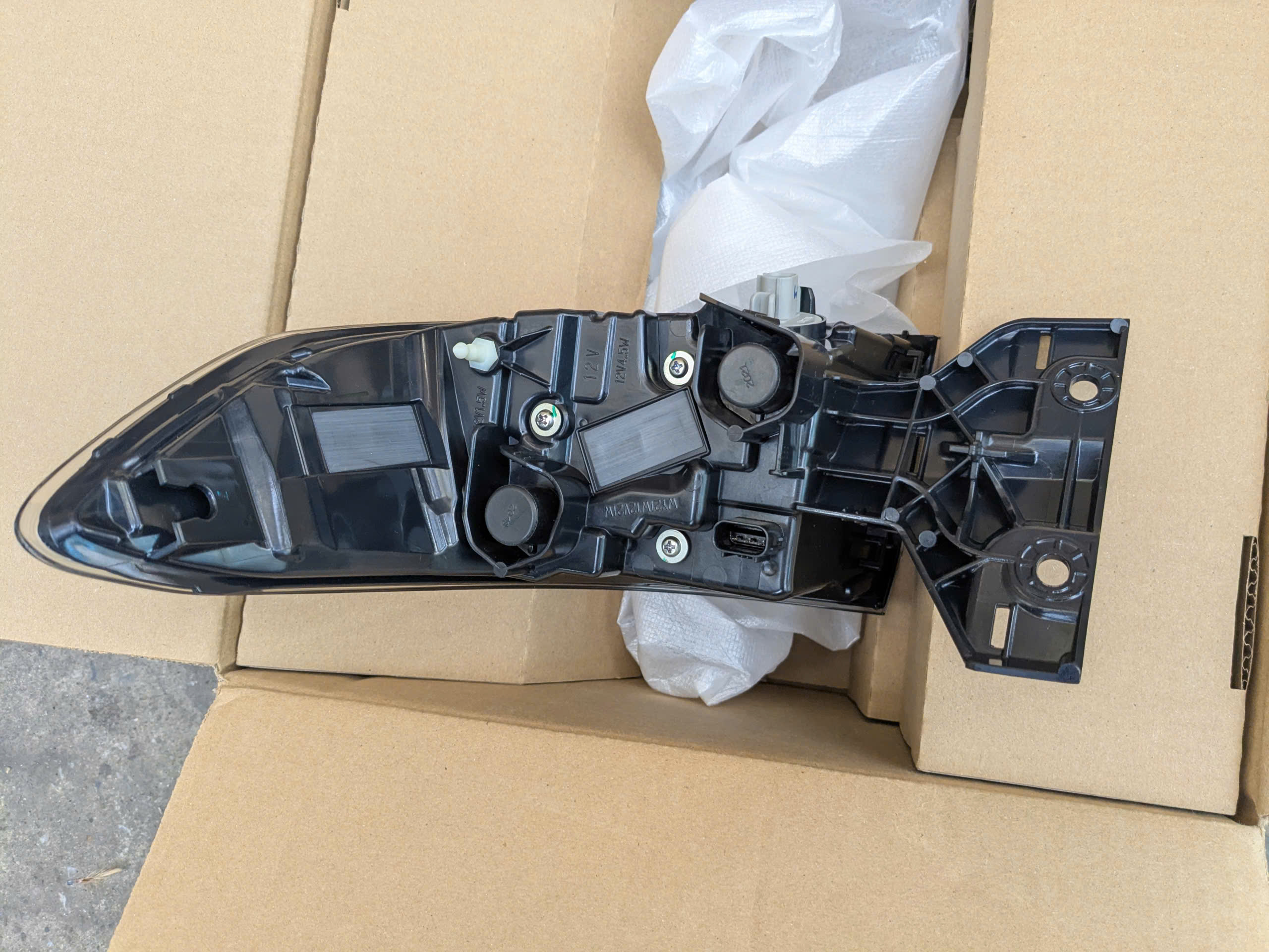 Đèn hậu Hrv 2022- 2025, đèn hậu miếng Ngoài Honda Hrv bản màu trắng 335003M0j11 335503M0j11 33500-3M0-j11 33550-3M0-j11 33550-3M0-J11, 33550-3M0-J12, 34150-3M0-J01, 34150-3M0-J02, 34150-3M0-J11, 34150-3M0-J12