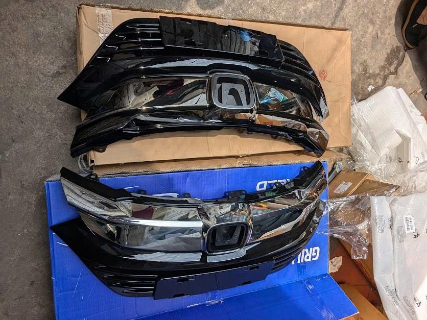 oem 71121T7MH01  mặt ca lăng  Hrv 2018 2021  Cụm gồm Đế đỡ và miếng mạ ChROMe 71121-T7M-H01 