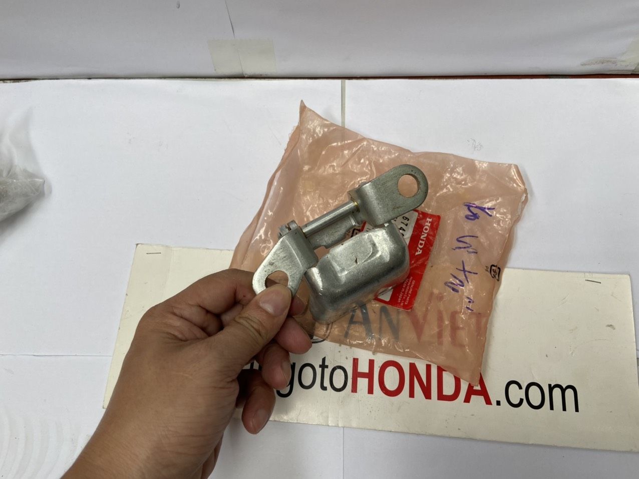 Bản lề cửa xe Honda CRV