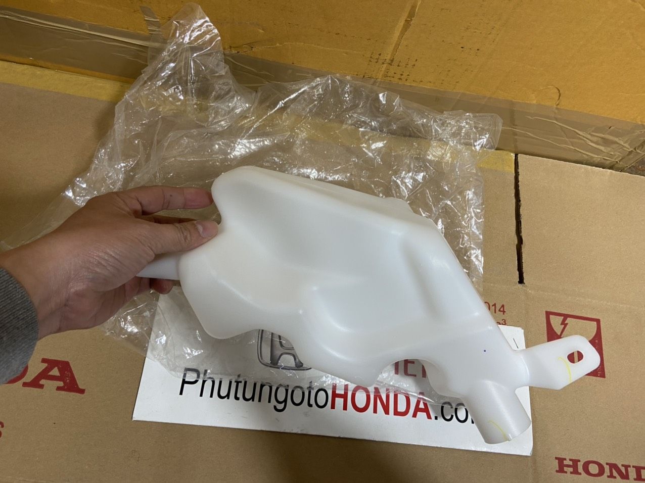 Bình nước rửa kính xe Honda BRIO