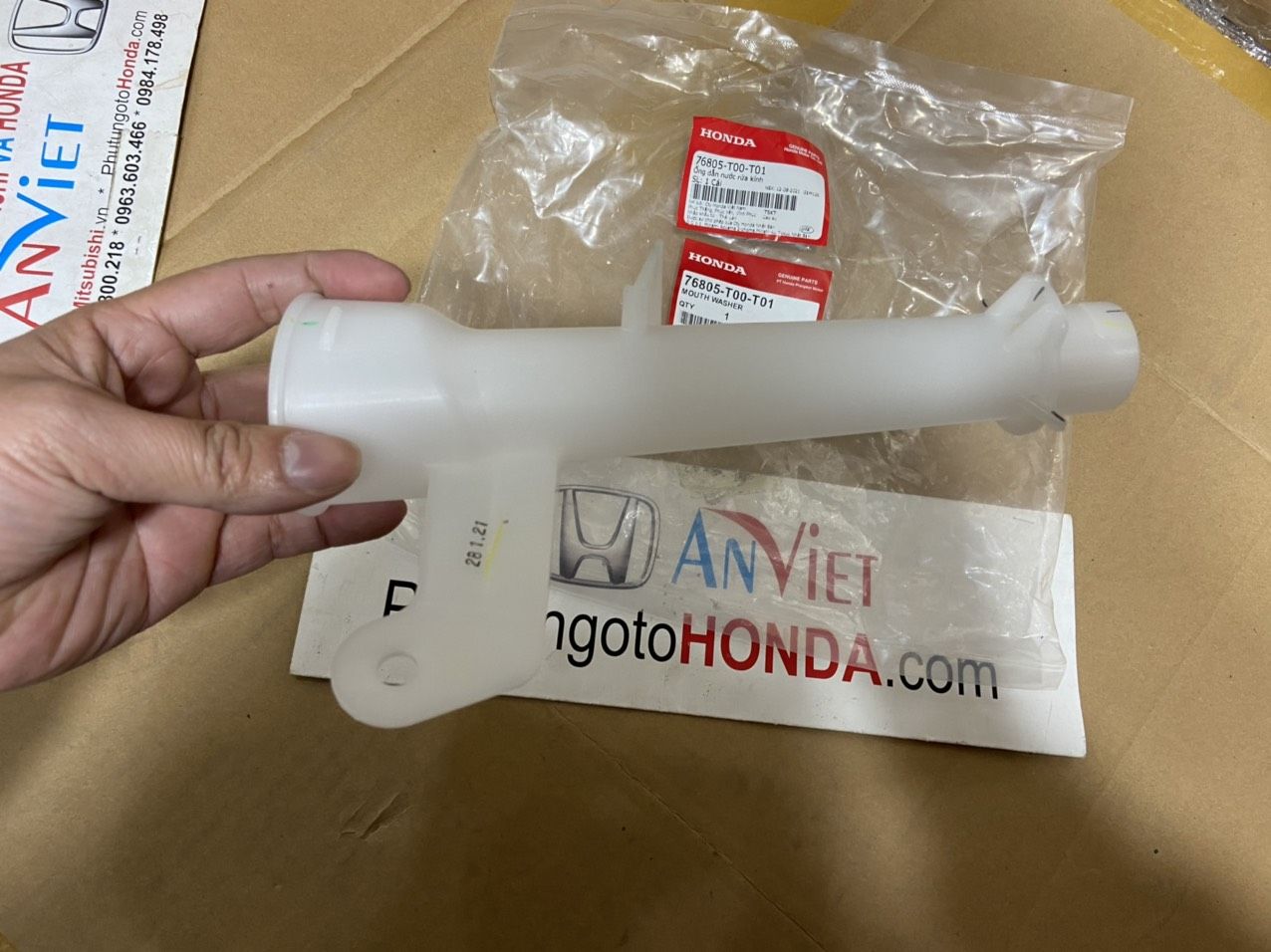 Cổ bình nước rửa kính xe Honda CITY 2021-2022