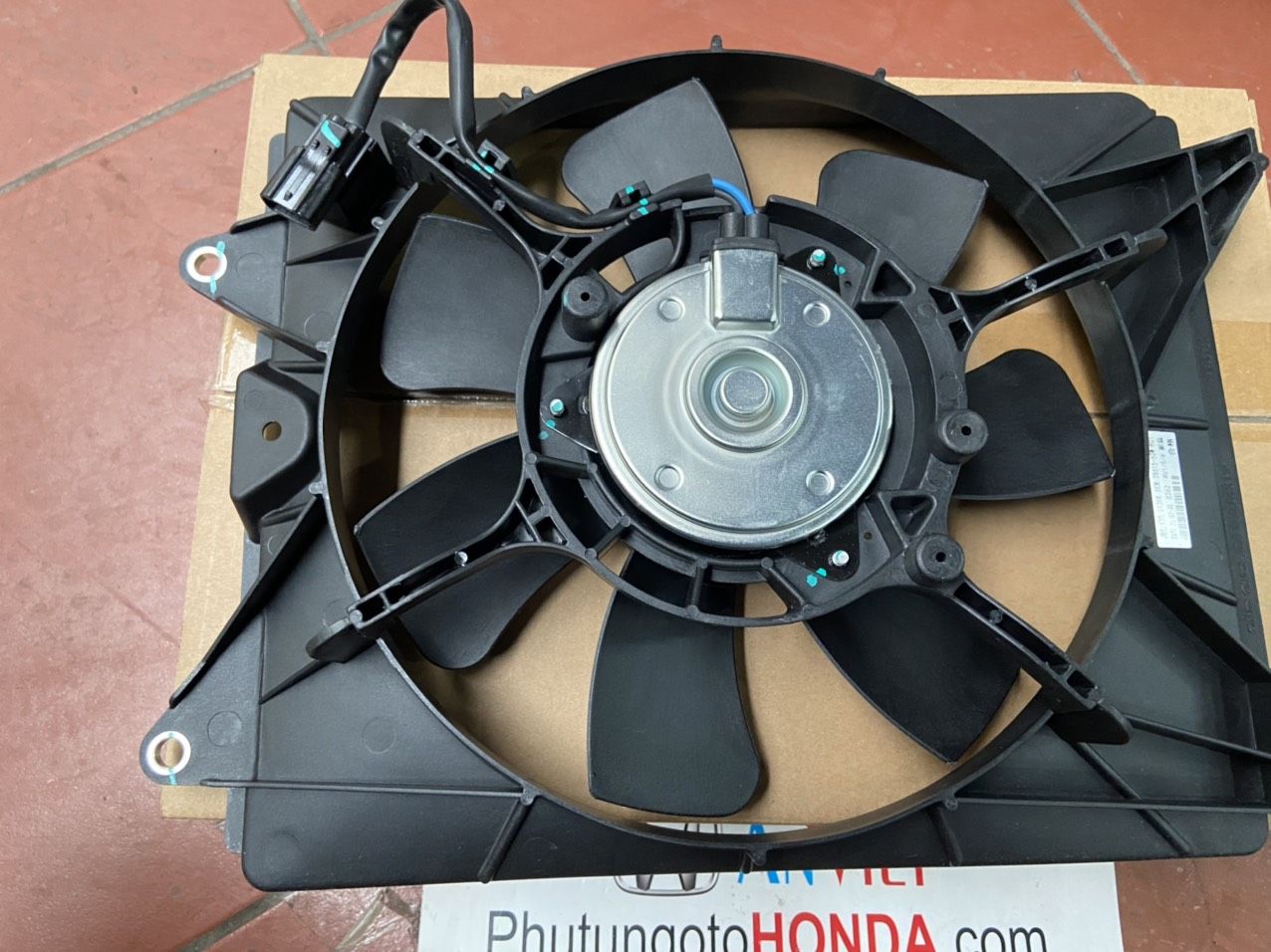 Cụm quạt dàn nóng xe Honda HRV
