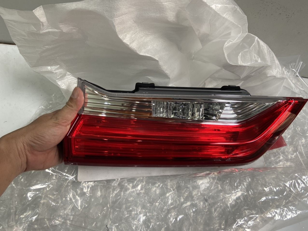 Đèn hậu miếng trong xe Honda CRV 2018-2020
