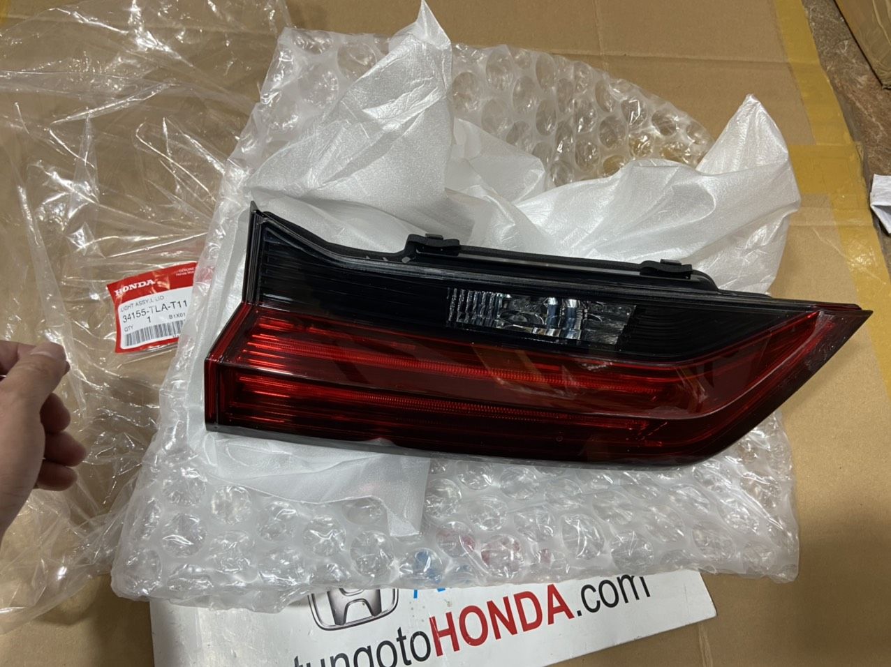 Đèn hậu miếng trên cốp xe Honda CRV 2021-2022 