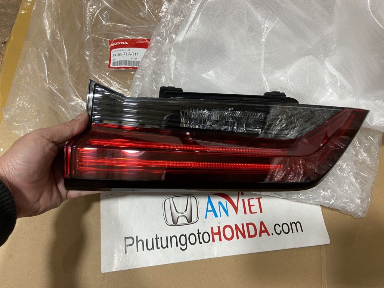 Đèn hậu miếng trong xe Honda CRV 2021-2022